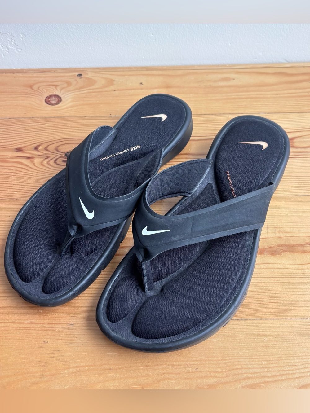 Nike comfort footbed Black slip on thong Sandals Size 10